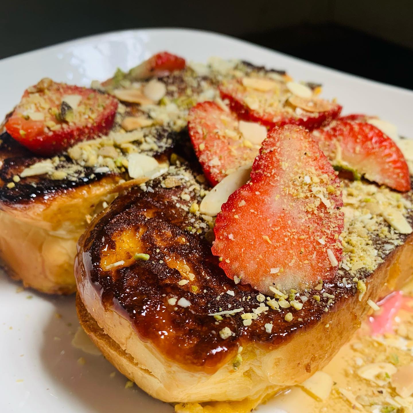 Fresh Tsoureki French Toast w/ Fresh Berries & Crushed Pistachios 😳
.
.
.
.
.
#KentroOakleigh #oakleigh #tsoureki #frenchtoast #food #foodporn #foodie #foodblogger #foodphotography #foodpics
